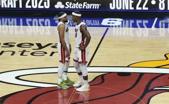 开云体育官网-内线遭完爆并非绝望 热火投不进三分只能坐以待毙